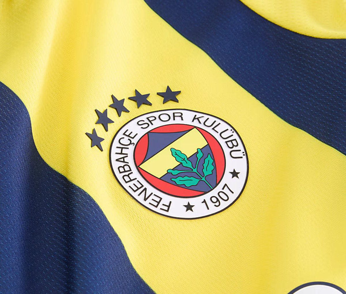 “Sayın Sadettin Saran ve değerli Fenerbahçe Spor Kulübü Yönetim Kurulu,
Yeni dönemde üstlenmiş olduğunuz bu önemli görevden dolayı sizleri tebrik ediyor, Fenerbahçe’nin başarılarla dolu bir geleceğe ilerleyeceğine olan inancımı içtenlikle paylaşıyorum. Çalışmalarınızda üstün