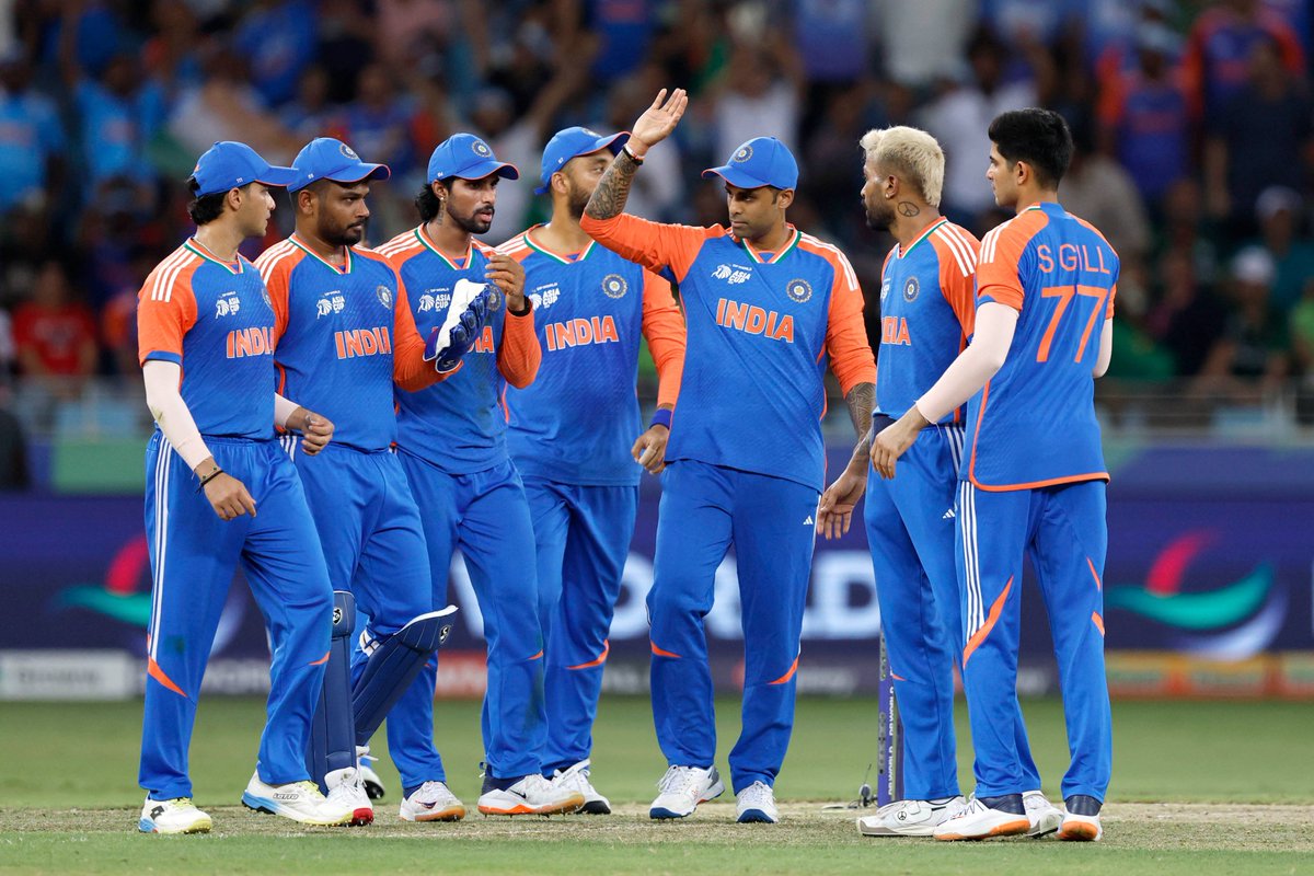 जय हो भारत! 
चक दे इंडिया!

एशिया कप 2025 में पाकिस्तान पर भारत की शानदार जीत ने हर भारतीय का सीना गर्व से चौड़ा कर दिया। अनुशासित खेल, अटूट जज़्बा और बेमिसाल टीम भावना ने एक बार फिर साबित किया कि जब भारत मैदान में उतरता है तो इतिहास लिखा जाता है।

यह जीत केवल क्रिकेट की नहीं,