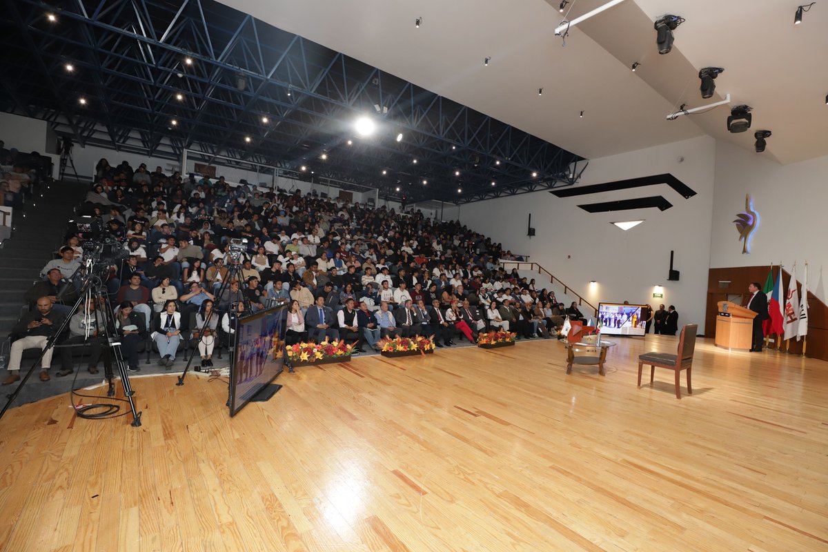 📖✨ESCS celebra 25 años de historia y desarrollo industrial con libro conmemorativo.

La Escuela Superior Ciudad Sahagún (ESCS) de la Universidad Autónoma del Estado de Hidalgo (#UAEH) conmemoró 25 años de brindar educación superior y de crear vínculos con el sector industrial,
