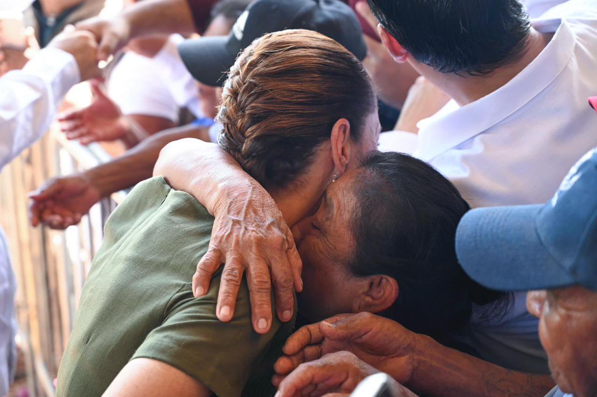 marathb's tweet image. En su tercer día de gira de este fin de semana, acompañé a la Presidenta @Claudiashein en #Yucatán, donde dio su informe al pueblo de 🇲🇽 sobre los logros históricos en materia laboral que hicieron posible que 13.5 millones de mexicanas y mexicanos salieran de la condición de…