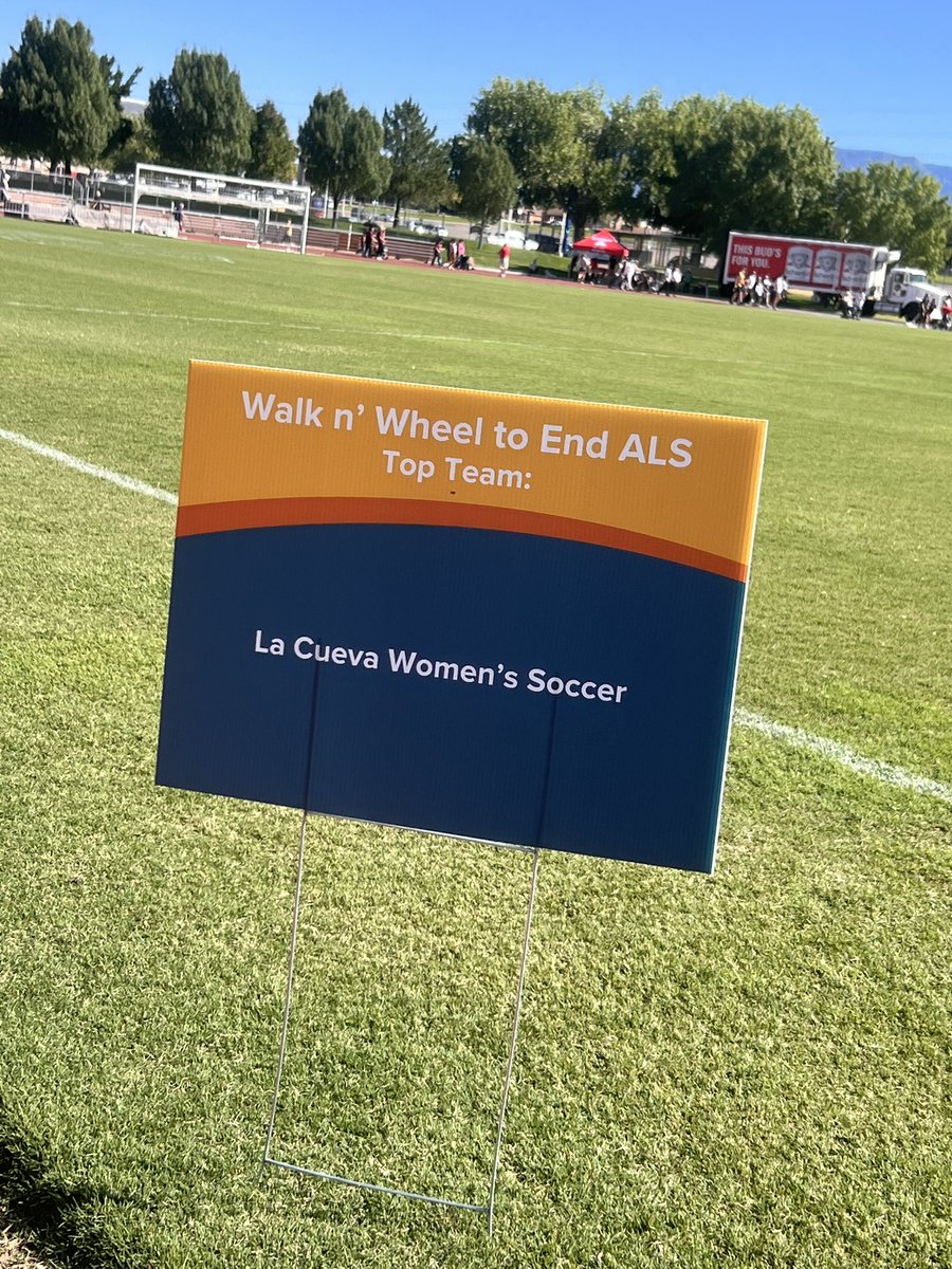 rileye505's tweet image. So proud to be a Bear 🐻 This morning we participated in the ALS walk honoring Pat Grange who lost his life to this disease and was also a local soccer player in Albuquerque. We raised $10,000 🫶🏽 

#walc
#patgrange
#als
