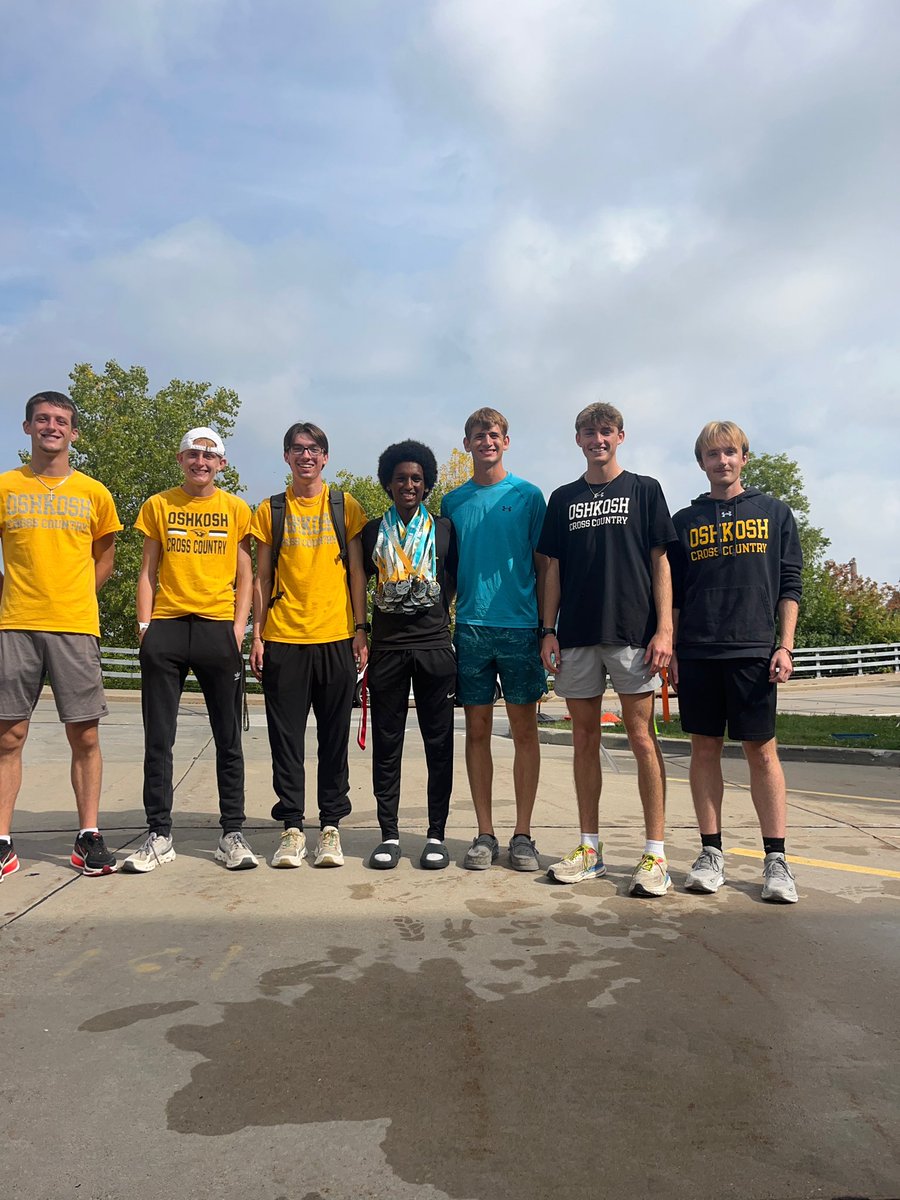 UWOTF_CC's tweet photo. Shout out to our members of the @UWOTF_CC teams who volunteered at the Fox Cities Marathon today!  We appreciate your time early on a Sunday! #TitansServe #GoldStandard https://t.co/0M1EvhYkGD