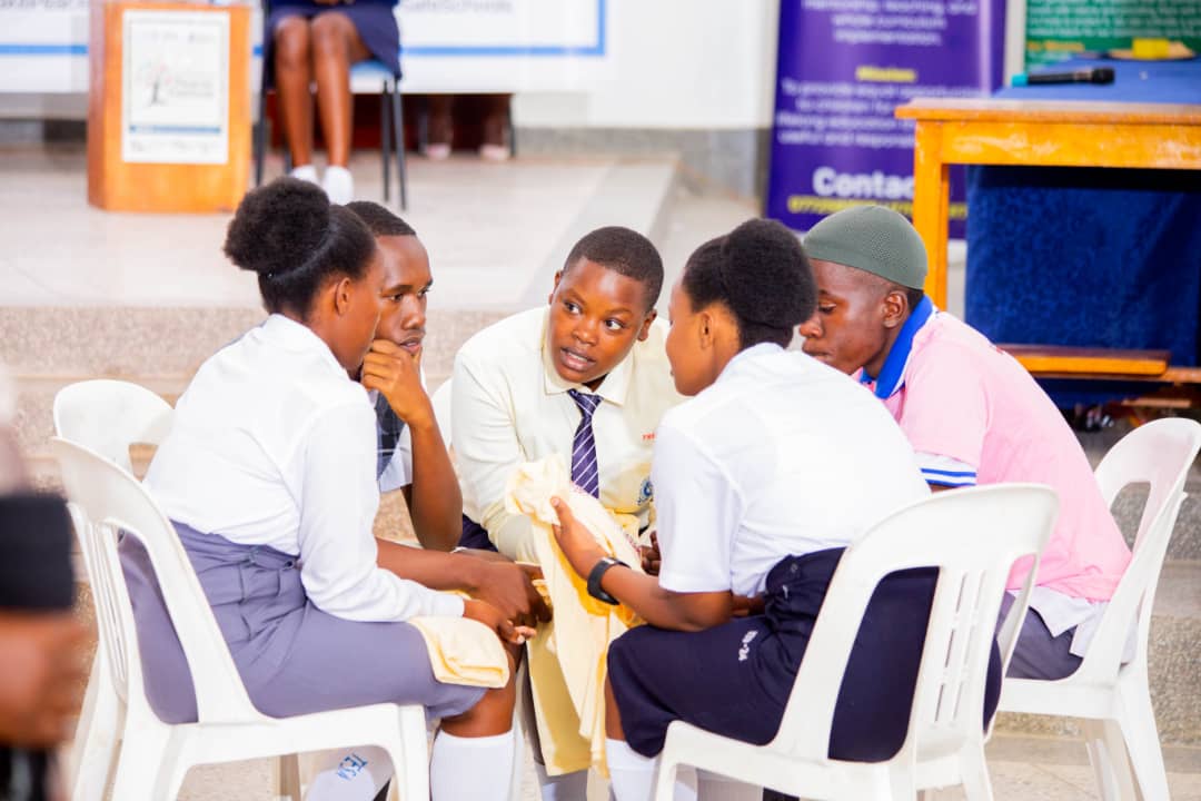 SISTERSFORPEAC's tweet image. This #PeaceDay, we honor youth as champions of peace, resilience, boldness, and visionary. 
Despite facing trauma, injustice &amp;amp; instability, they continue to rise, speak out, and build bridges. 🌍✌️ 

Let’s invest in their healing, leadership &amp;amp; dreams.

#The2ndAnnualPeaceFestival