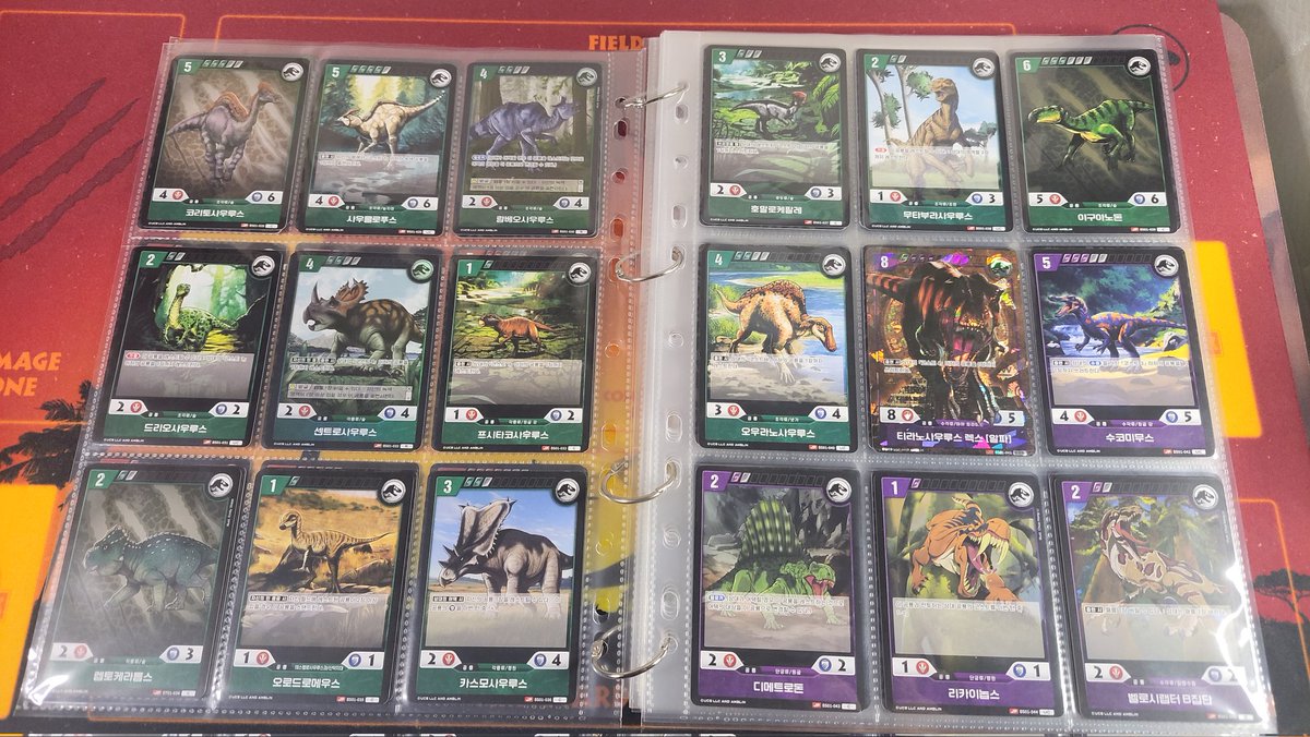 LophosBPDS's tweet photo. So now that I have (almost) all the cards from the new Jurassic Park TCG set, got them all sorted out, for everyone to enjoy! https://t.co/IuOJfkpa5u
