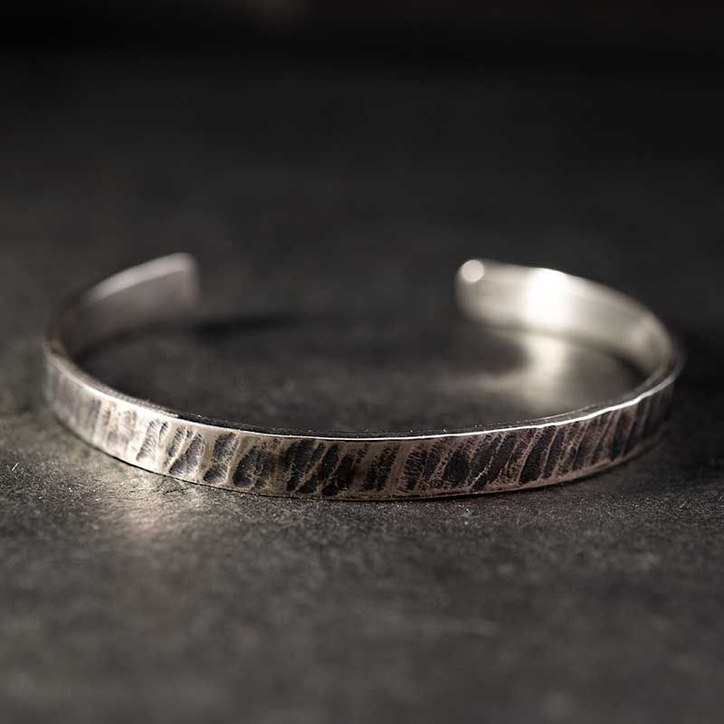artbydaan's tweet photo. Stoer & tijdloos: zilveren armband βRaw Impactβ met gehamerde textuur. Handgesmeed, uniek en krachtig in zijn eenvoud.
ππ» https://t.co/MnWeLE24j3
Delen = π₯°
#sieraden #handgemaakt #RawImpact #artbydaan https://t.co/v6MLX1oqAl