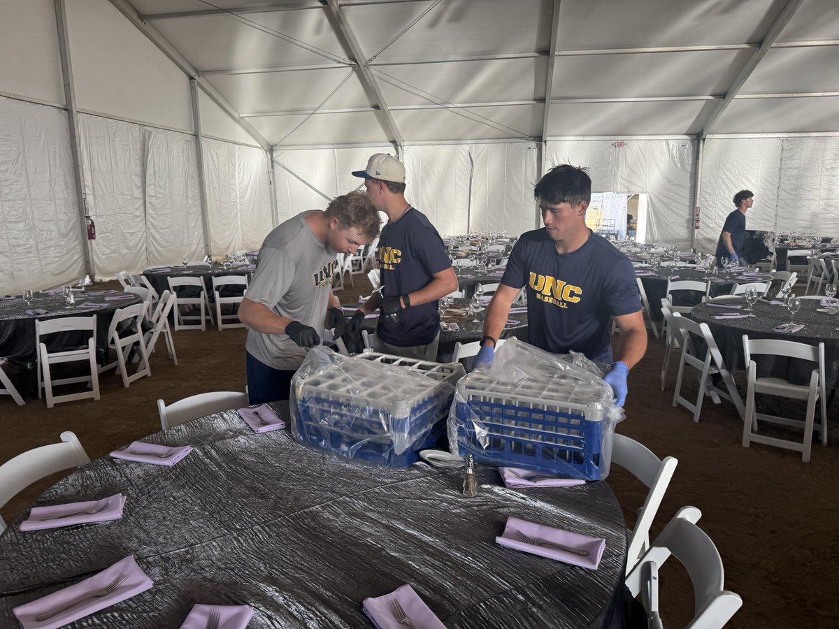 UNC_BearsBSB's tweet photo. UNC Baseball and this community go well together!!

Honored and thankful to have Volunteer opportunities this weekend for ‘Friends of Baseball’ and the Cattle Barons Ball/American Cancer Society. 
@UNC_Colorado 
@UNC_Bears 
#getupgreeley https://t.co/QmQgmCl8SS