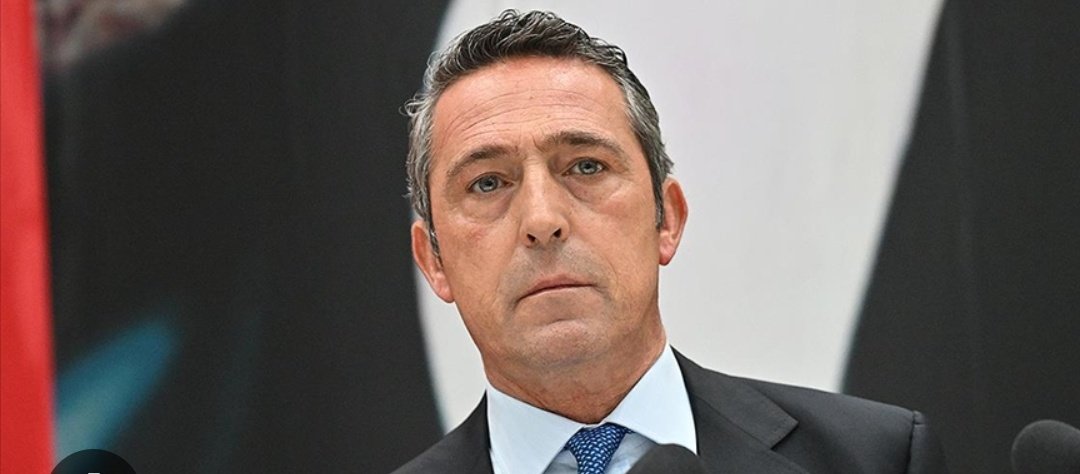 E şimdi ne suçu var Ali Koçun adam bu oyuncuyu al diyonuz alıyor şunu Koç diyonuz kovuyur 10 kişi kalmış kasımpaşayı yenemiyor bu andavlar Ali Koça çok büyük nankörlukediliyor #KASvFB #Alikoc