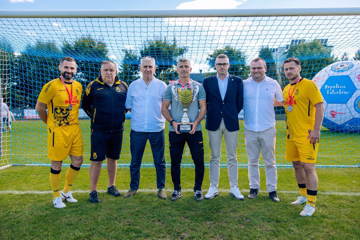 🏆 Mistrzostwa Polski Oldboy 2025 🏆

Nasza drużyna zakończyła turniej na drugim miejscu, zdobywając srebrne medale! ⚽👏

To ogromna duma móc reprezentować nasz region i pokazać, że pasja do piłki nożnej nie zna wieku💪🔥

Gratulacje dla całej drużyny za wspaniałą walkę,