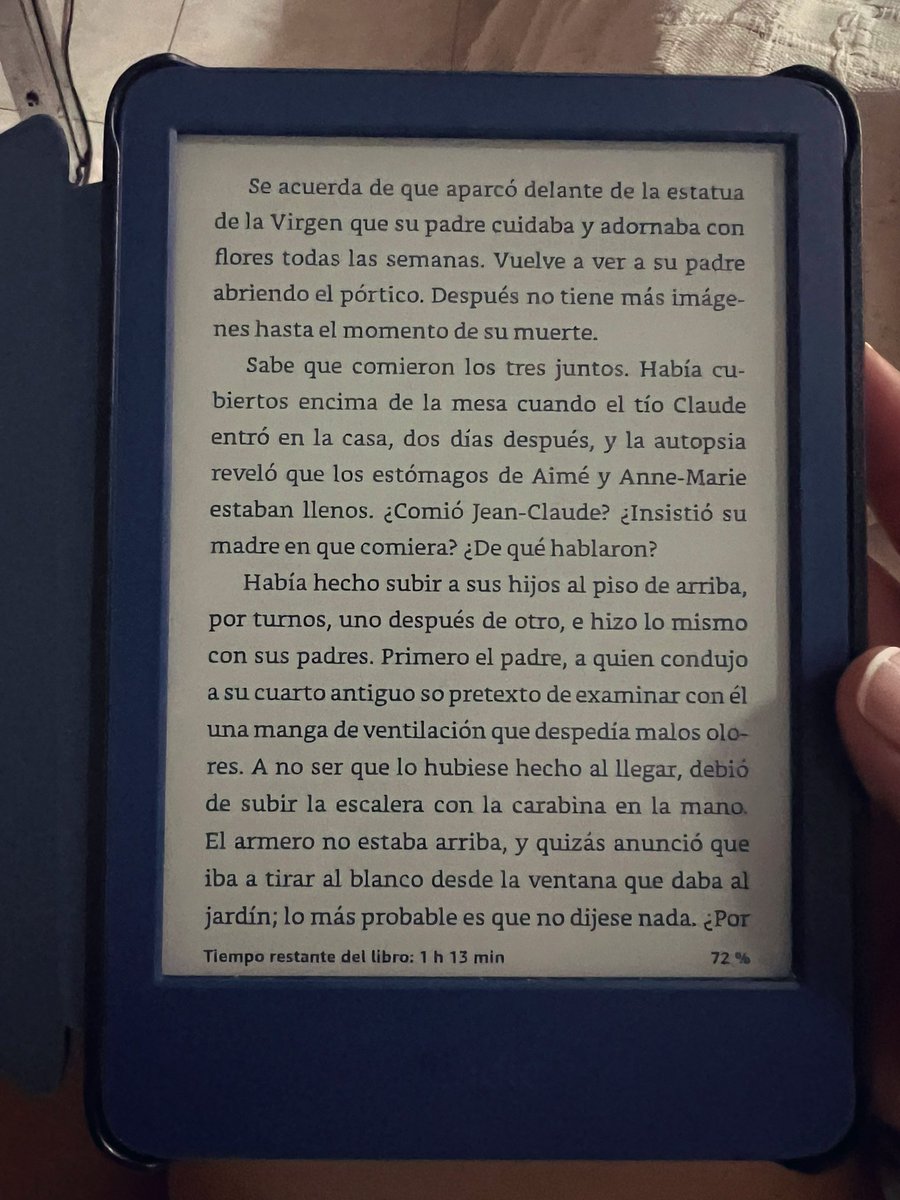 Adoro leer con bandas sonoras, tengo varias playlists y a veces me hacen incluso vivir más intensamente la lectura, ¿os pasa o soy la única rara? Ahora mismo estoy tal que así (hoy me acabo el libro sí o sí)