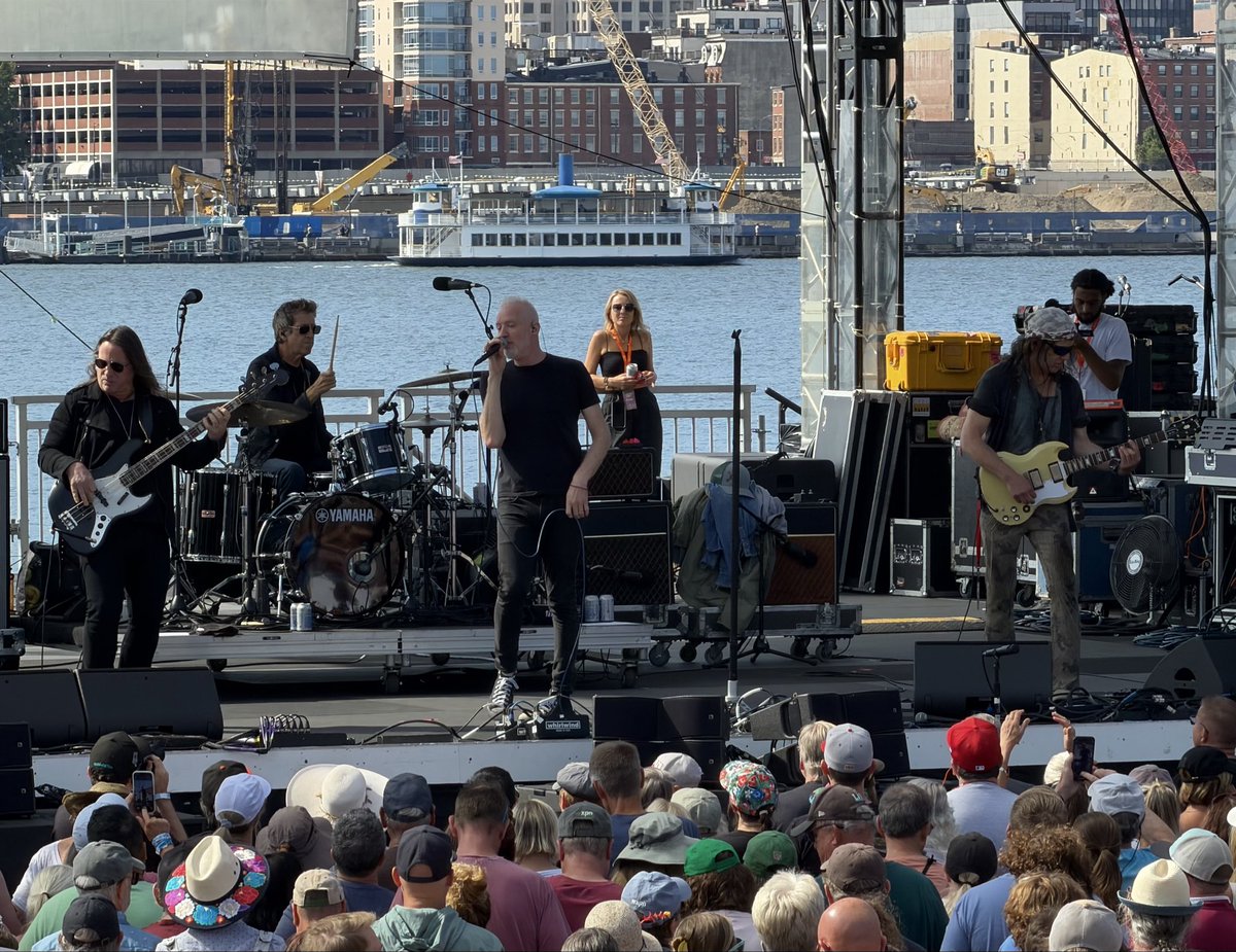 JosephCauffiel's tweet image. Spin Doctors on the River Stage at the #xpnfest