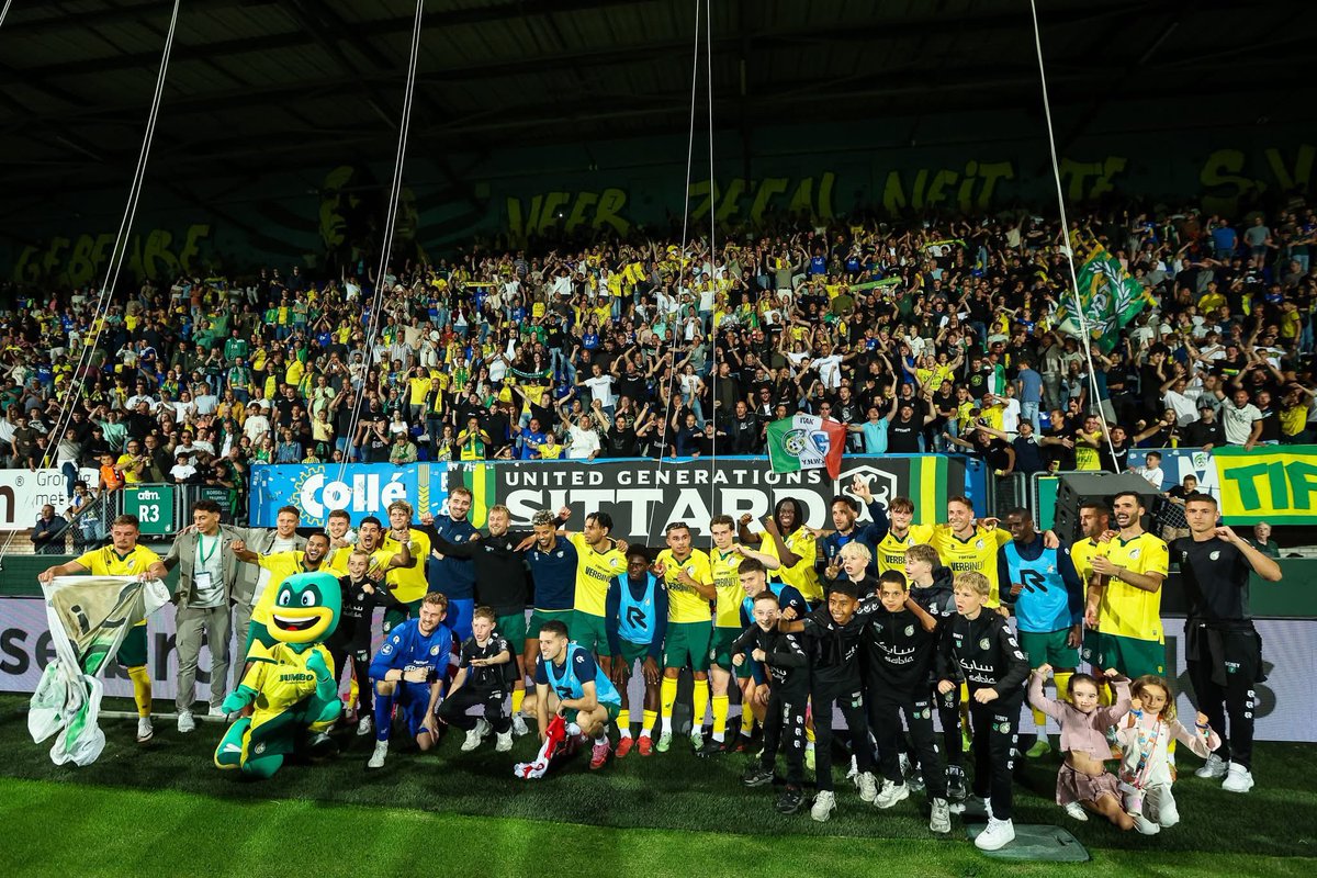 FalcoCremers's tweet photo. #FortunaSittard is nu 6 Eredivisie thuisduels op rij ongeslagen. Dat is de langste reeks sinds de terugkeer in de Eredivisie in 2018. Het record staat overigens op 16. Wel bijzonder: door het resultaat van gisteren is er een kentering gekomen in de thuisbalans van Fortuna. https://t.co/yZIAbDRPtO