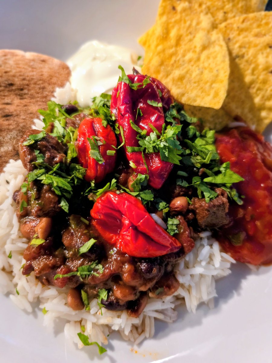 metalheron's tweet image. Hot Sunday Chilli 🌶 

Ultra slow cooked Chilli Con Carne 😋 

Scotch Bonnets, Chocolate, Cumin, Oregano and lots more!

#whispers #windows
@mellowmagic
@LynnParsonsUK