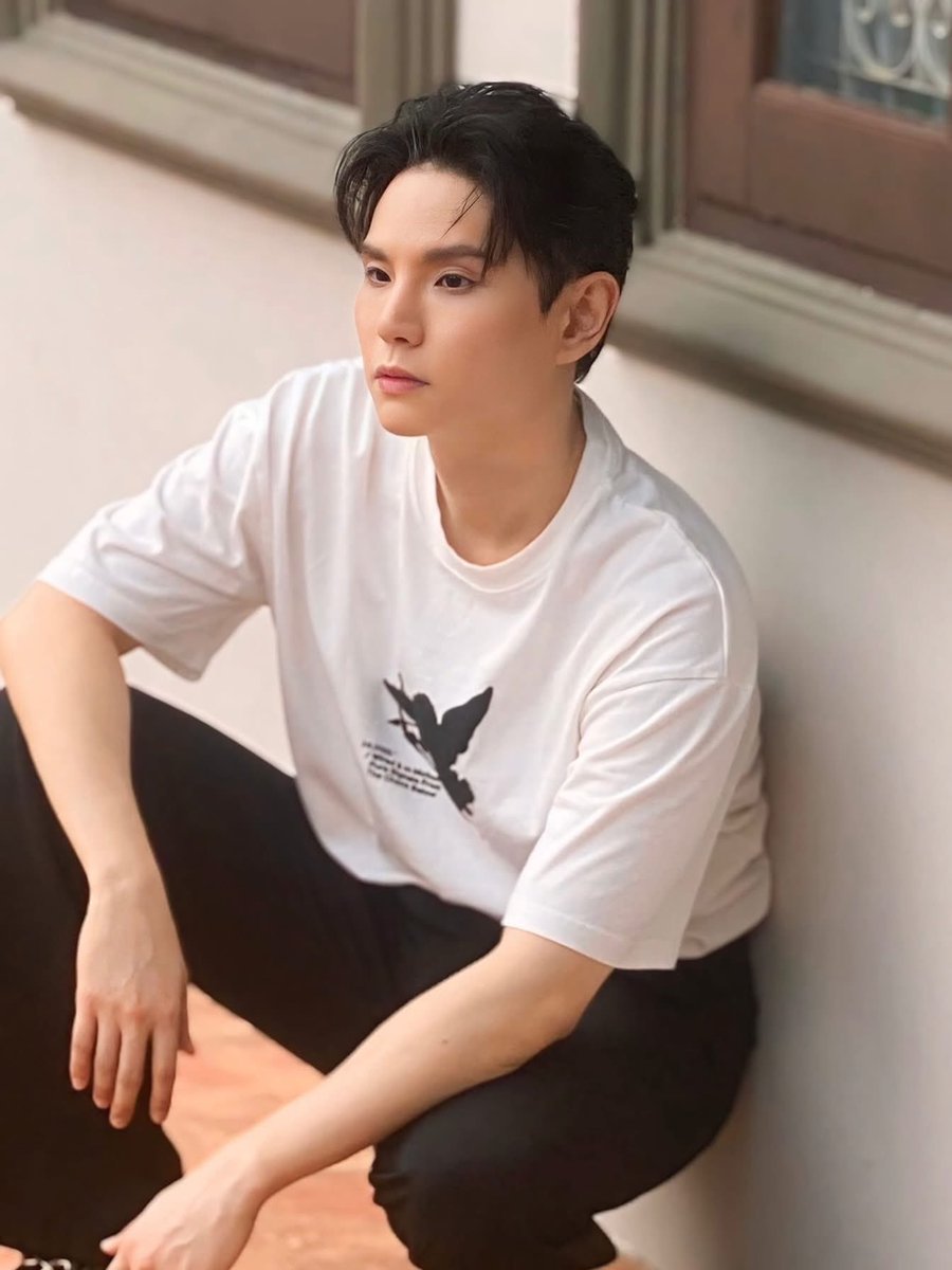 vongvariit's tweet photo. 🙏🏻❤️ ขอบคุณสำหรับคำอวยพรวันเกิดนะครับ 
Thank you for the birthday wishes! 
#UTVongvariit #อัฐวงศ์วริศ  #vongvariit 
Photo by patyatahairstylist https://t.co/EZuxLSwPSc