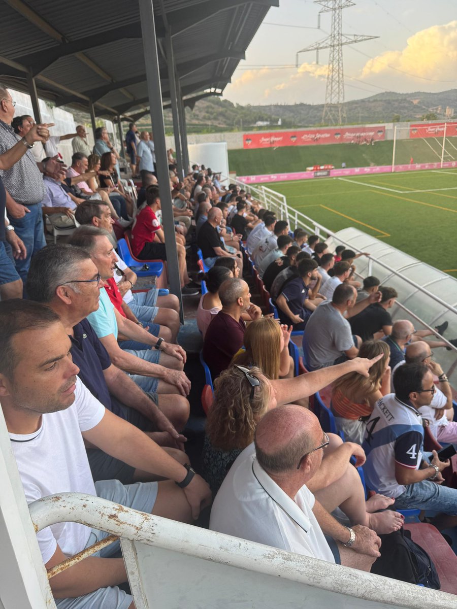 😴Nos vamos a dormir líderes.

Gracias  afición por el apoyo de siempre y por llenar el Coliseo Romano.🔴⚔️

#AtléticoSaguntino #SomosRomanos #3RFEF