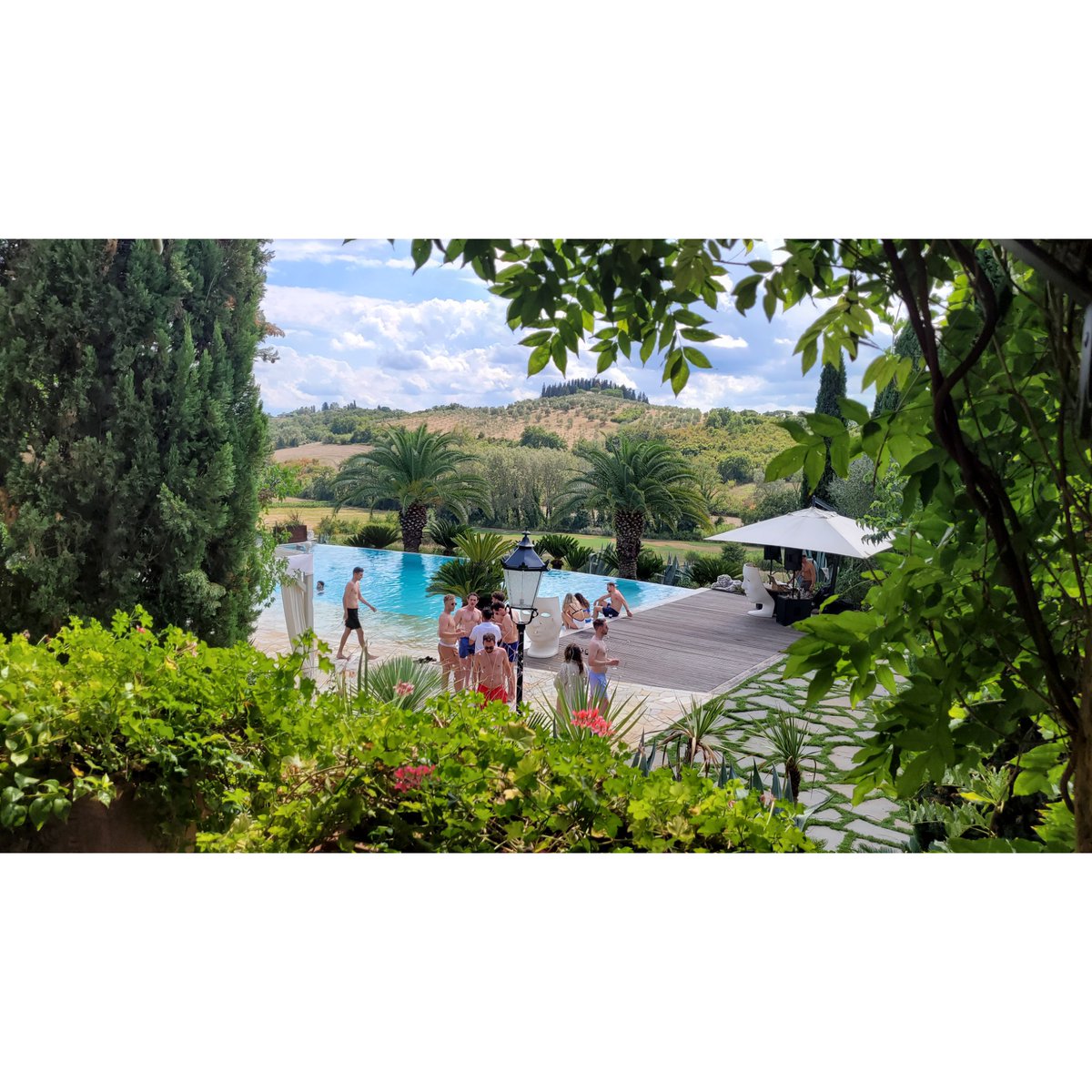 Juki_W's tweet image. Pre &amp;amp; post wedding 🤍💒

Julaayy.blogspot.com/2025/09/pre-an… 

#blog #blogger #fblog #fblogger #liverpoolblog #liverpoolblogger #wedding #Italy #tuscany #empoli #florence #cocktailparty #pizzaparty #poolparty #pizza #tenutacorbinaia #italia #ohanaempoli #destinationwedding