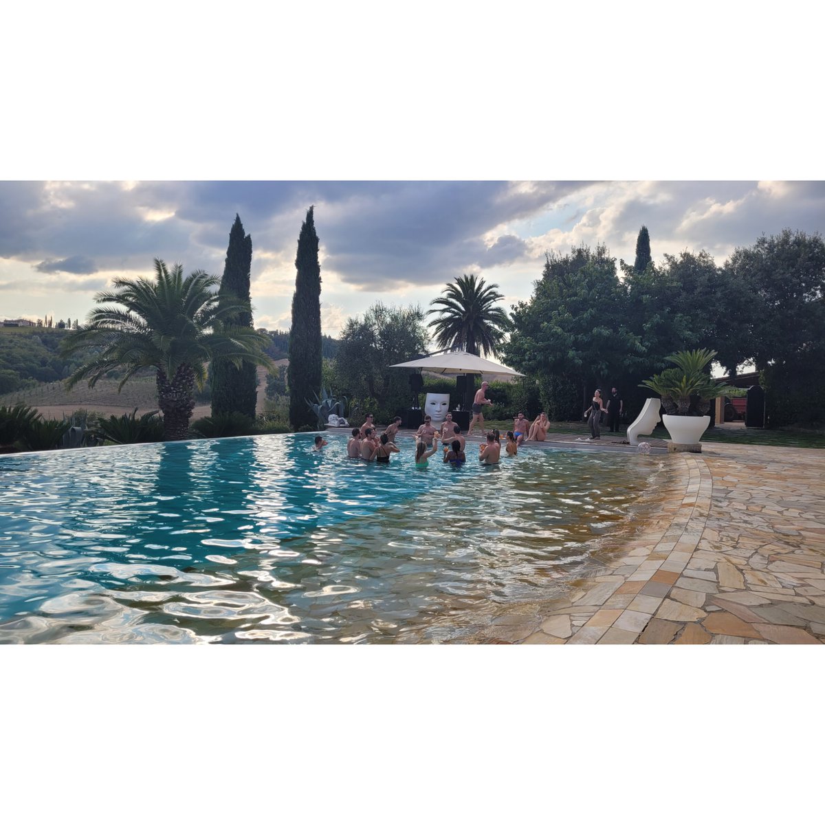 Juki_W's tweet image. Pre &amp;amp; post wedding 🤍💒

Julaayy.blogspot.com/2025/09/pre-an… 

#blog #blogger #fblog #fblogger #liverpoolblog #liverpoolblogger #wedding #Italy #tuscany #empoli #florence #cocktailparty #pizzaparty #poolparty #pizza #tenutacorbinaia #italia #ohanaempoli #destinationwedding