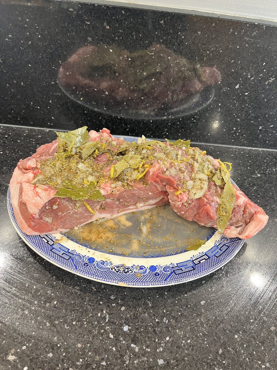 lee_wilkinson2's tweet image. 💥There is something about a Sunday roast. This butterflied lamb is a twist on the roast. Marinated and then grilled to perfection! Enjoy  😍
 
🌟💫 Recipe and ingredients here: vm.tiktok.com/ZNdpbBXju/
 
#WilkoCooks #Homemade #LegofLamb #SundayDinner #FYP #TwitterSupperClub