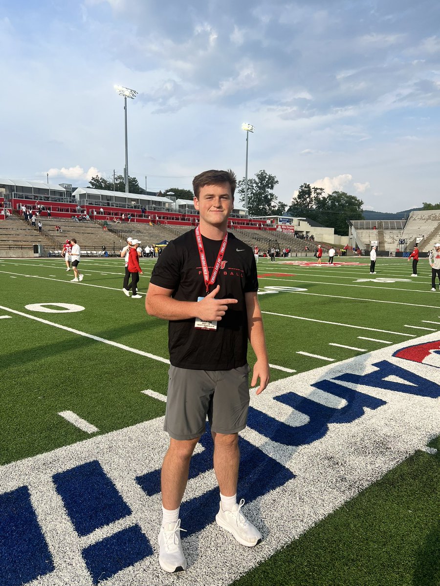 Had a great time <a href="/JaxStateFB/">Jax State Football</a>. Thanks <a href="/CoachBertB/">Bert Biffani</a> for the game day invite. <a href="/CoachL__/">Coach L</a> <a href="/joshfloydHT/">Josh Floyd</a> <a href="/Coach_JGarrett/">Jake Garrett, Sr.</a> <a href="/CoachECarroll/">Ethan Carroll</a> <a href="/HuskyFast/">Hewitt-Trussville FB</a>