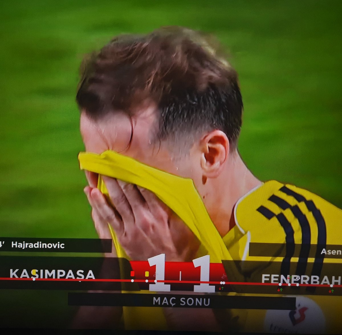 Bunun sponsoru da gitti. Safi bunun parasınıda ödemez. İstenmeyen adam olur.!😂