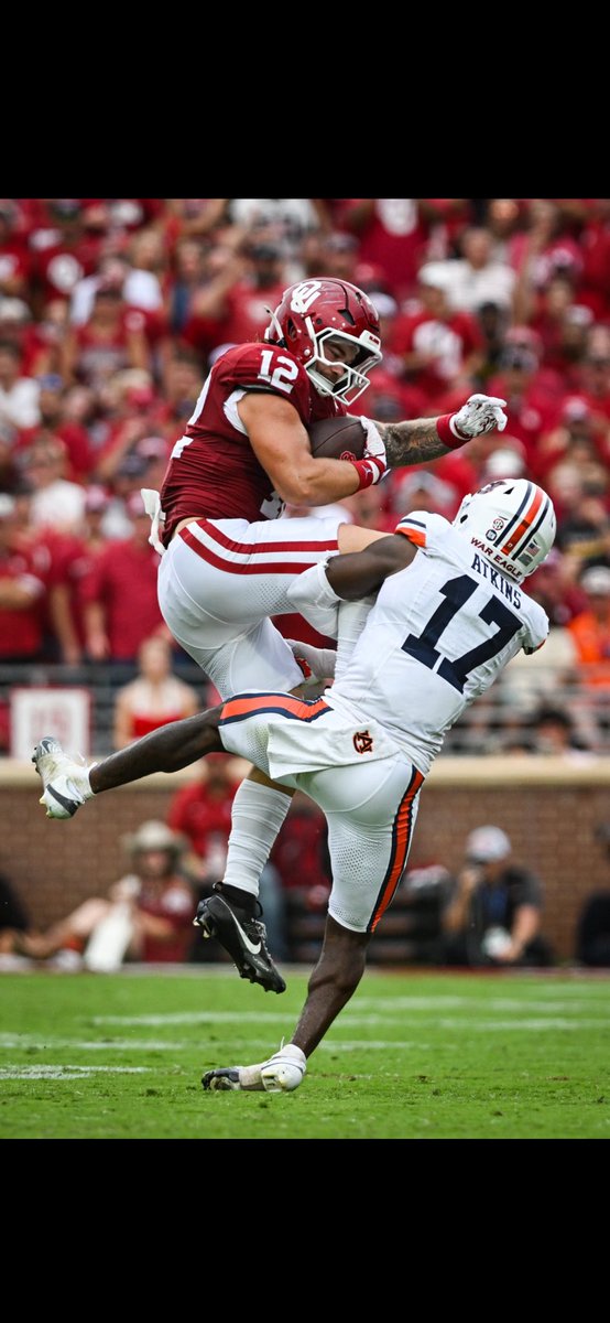 CoachSimsJr_'s tweet image. 1983-11-13 Billy Sims Karate Kicks Steve Brown of Houston youtu.be/5l3SLhnz4fA?fe… via @YouTube.
@KanakJaren brought back some memories.
Who did it better?🤷🏾‍♂️ #BOOMER  #SOONER
