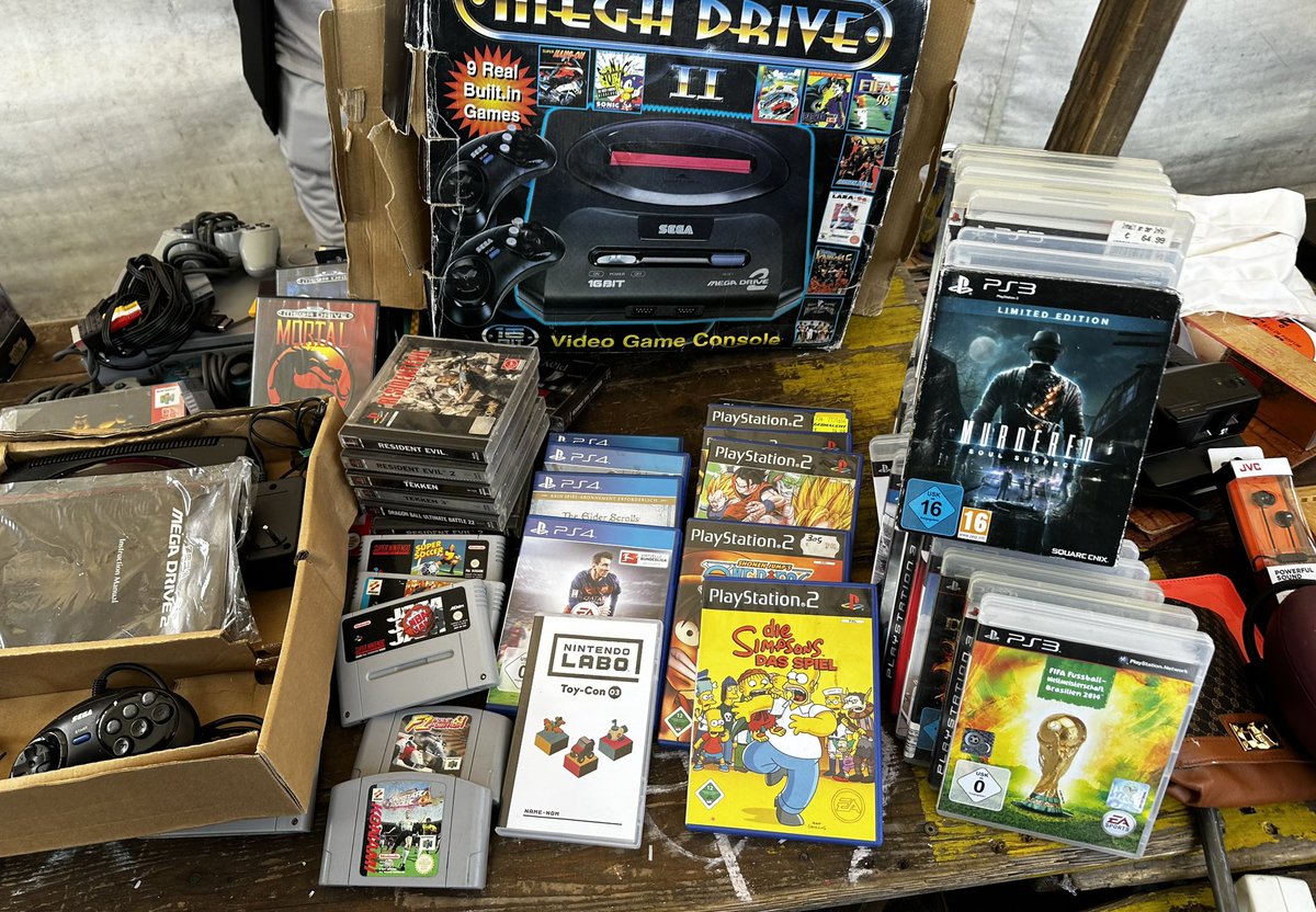 JoachimHesse's tweet photo. Achtung, mit neun vorinstallierten Spielen handelt es sich bei dem #MegaDrive2 vom #Flohmarkt trotz Verpackung um kein Sega-Original! Soweit ich herausfinden konnte, stammt der Klon aus Brasilien und kämpft zudem mit technischen Problemen. https://t.co/mEi9j6fxWQ