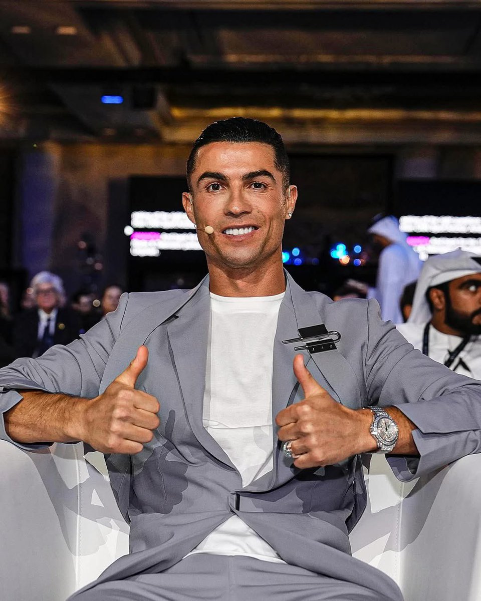 ActuCR7_'s tweet photo. 🚨🚨🎙️ | 𝗖𝗥𝗜𝗦𝗧𝗜𝗔𝗡𝗢 𝗥𝗢𝗡𝗔𝗟𝗗𝗢 🇵🇹 𝗦𝗨𝗥 𝗟𝗘 #BallonDor :

« C’est une plaisanterie maintenant — ça a perdu de la valeur. » ����💁‍♂️ https://t.co/lDTcBOmngN