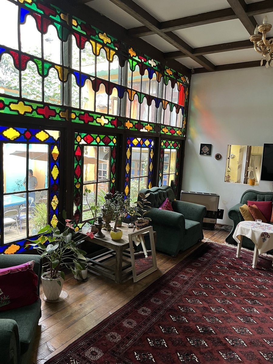 در مزیتِ انزوا tweet media