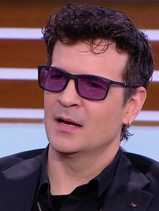 Dimitra2662's tweet photo. Έφτασα  30 χρονών (έχοντας ζήσει εποχές fame story full) για να μάθω  πως τον Νινο Ξυπολητά τον λένε Στέφανο !!! https://t.co/jHqiIsnc0m