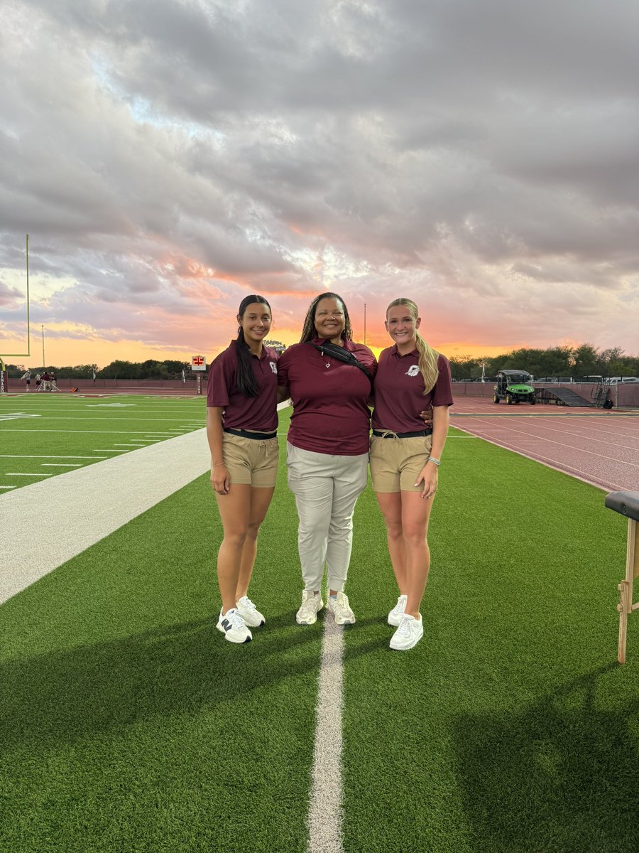 Friday night I had the night off from pitching. Instead, I helped out as a trainer for our football game. #FridayNightLights #GameDay #AthleteLife #HelpingOut #Teamwork #HighSchoolSports <a href="/AGLSoftball/">AthletesGoLive Softball</a> <a href="/Txhighschoolsb/">Txhighschoolsoftball</a> <a href="/LineDsoftball/">Line Drive Media</a> <a href="/MaxPreps/">MaxPreps</a>