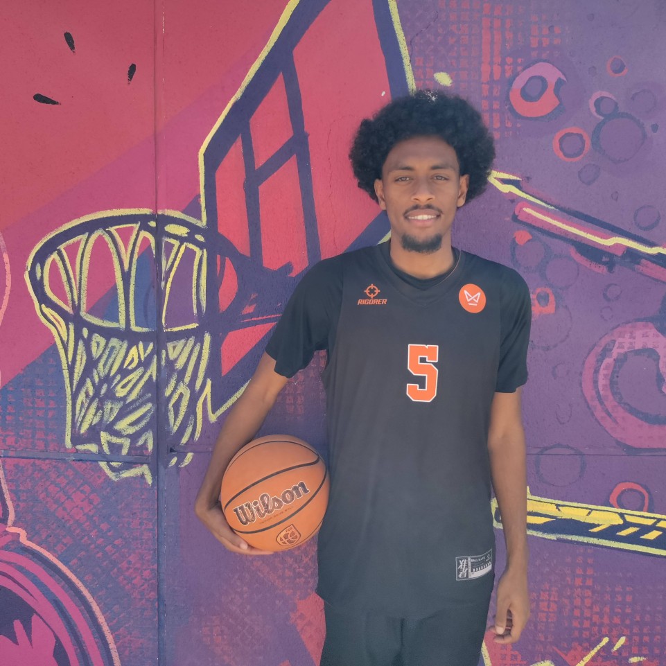 prohooperinc's tweet image. A Sunday Spotlight on @Hailomdorry12 a 6&apos;3&apos;&apos; wing from @SCTCCAthletics A 38%3FG shooter, he got the attention of clubs in Madrid on tour with us. DM us here for info on how to join our next roster in December &amp;amp; spend New Year&apos;s Eve in #Madrid while playing 6 games in 8 nights