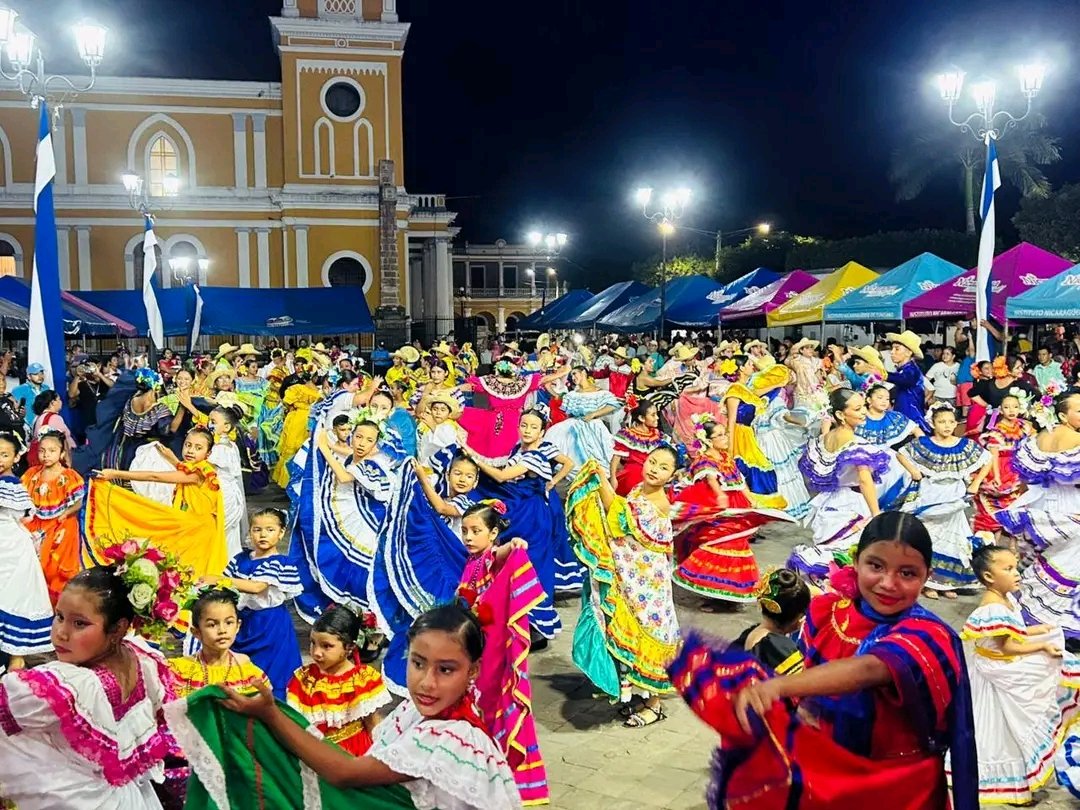 Festival Cultural "Marimba Viva" con algarabía danzaría con la Rondalla de Marimba Hermanos Palacios, desde la Plaza la Independencia.