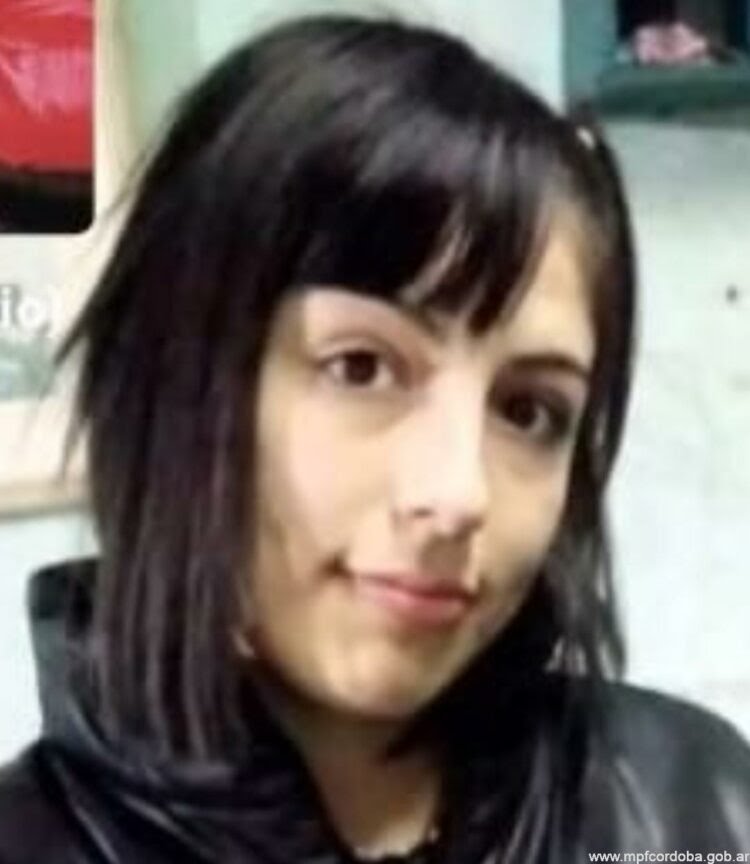 Alma Mía Trinidad Olea tiene 15 años, desapareció el 21/8/25 en Cosquín, provincia de Córdoba. Es delgada, altura 1,60. Vestia campera de nylon rosa con negro, pantalón jean azul y zapatillas Vans negras. Por favor avisar #Urgente al ☎ 3541-454985, 101 o 911

#Cosquin #Cordoba