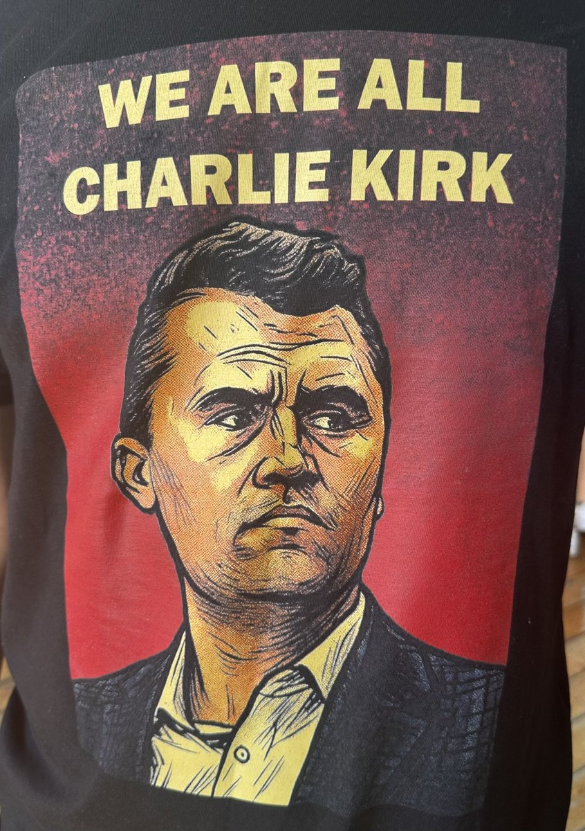 In onore di Charlie Kirk, un grande ragazzo ucciso per le “nostre idee”! ❤️

#CharlieKirk