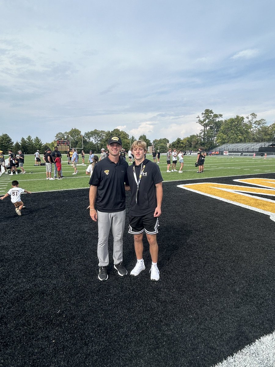 logan_urbaniak1's tweet photo. Thank you @DePauwTigersFB for the game day visit! Had a great time and can’t wait to be back! @CoachDHyatt @qbdietz @CPdogsfootball https://t.co/V8lTAQBldr