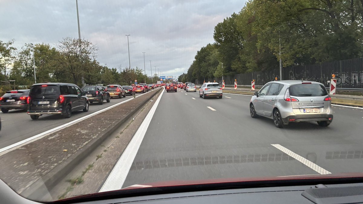 No rak hlavně že přes den měli car free day… Nedělní večerní peklíčko.