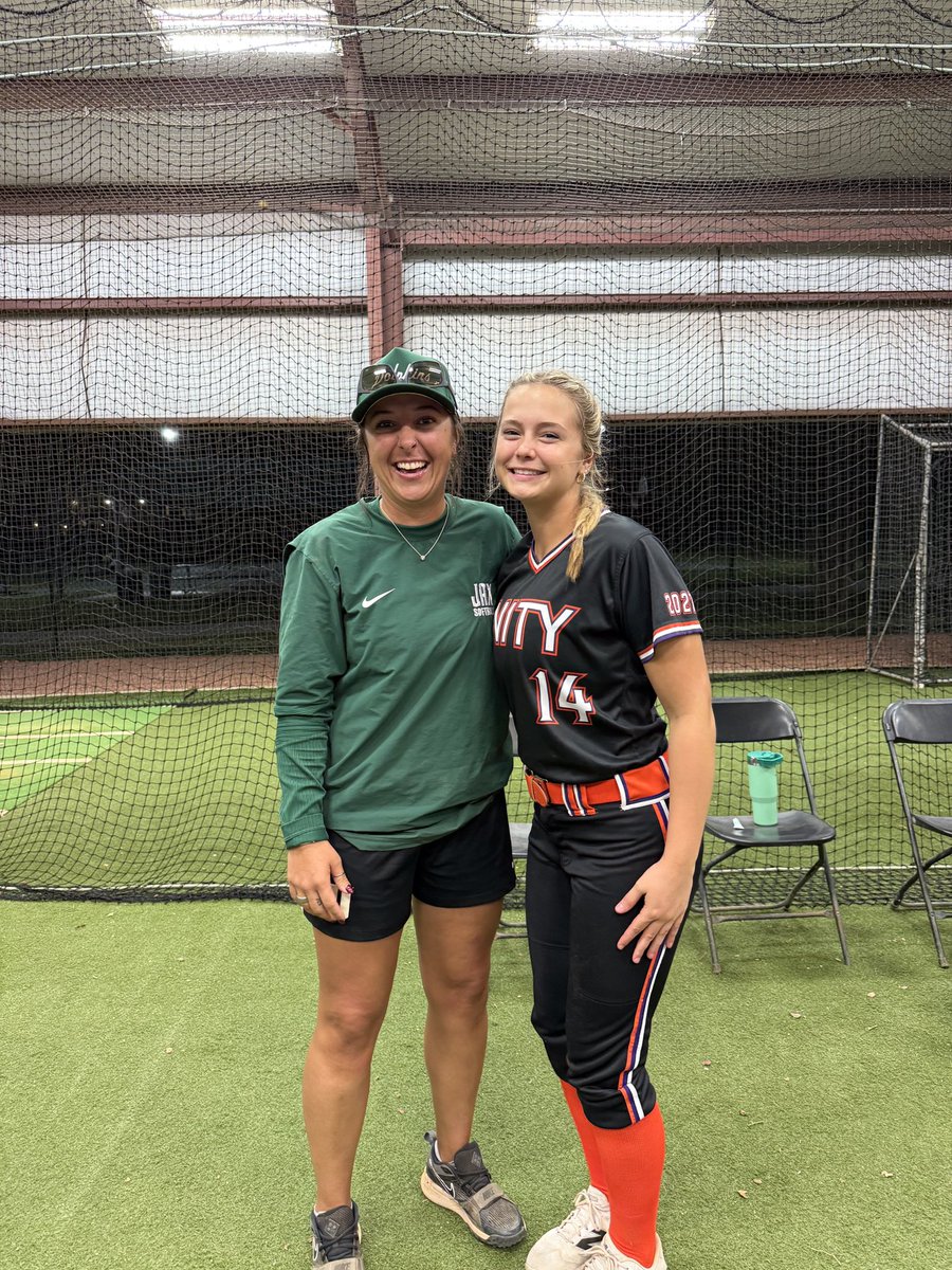 putt_caroline's tweet image. Thank you @JAX_Softball, @JAX_CoachE ,@jakesidwell29, @HolliMitchell8, and @blakely_cheek for the showcase camp and all the effort put into it. I had so much fun and learned many new things. @UnityLanier 💚🖤