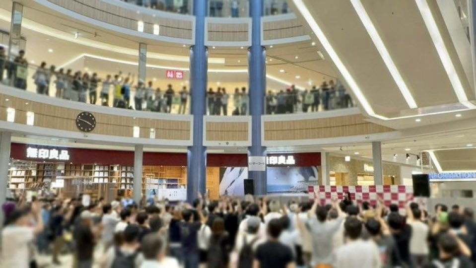 久々のSARD UNDERGROUNDのリリイべ本当に行って良かった⤴️前日夜行バスに乗り遅れて絶望で諦めかけてたけど、広島から下道8時間で行って友亜さんの生歌声聴けたし、
イマさん覚えてくれてたし、コミュ障の私と関わってくれた良きファンの方々との交流も楽しかった🎵　#sardunderground #神野友亜