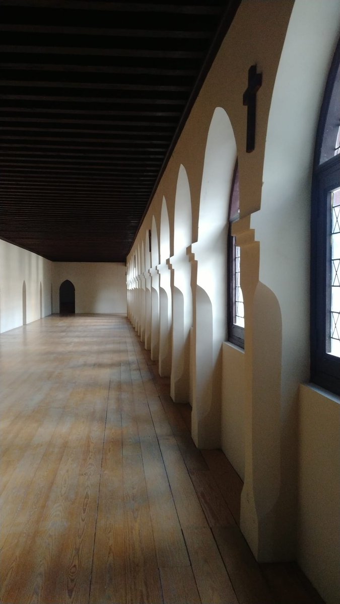 DaniElefantman's tweet image. Aun  oigo los pasos silenciosos de los monjes en mi visita al claustro #claustro #pasos #silencio #hacerfotos