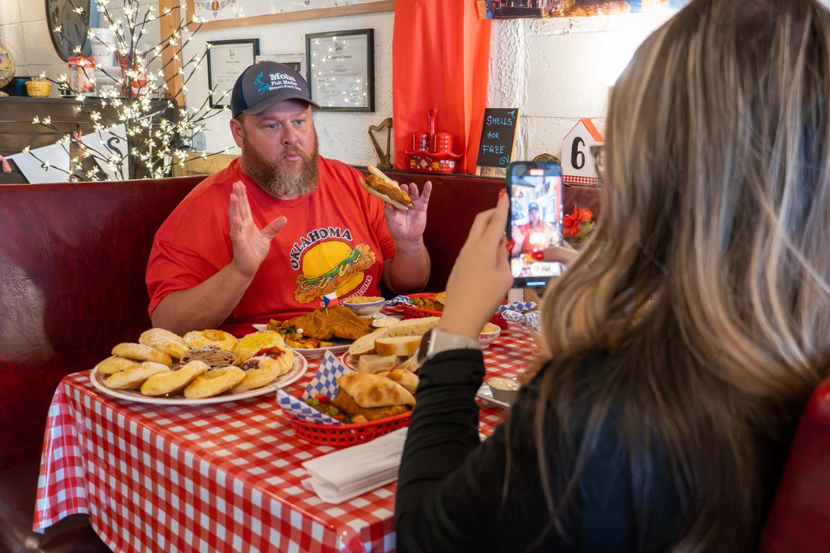 OK Pork met up with The Iowa Gallivant off Route 66 at Vladislava’s Czech Bakery in Yukon for pork schnitzel sandwiches &amp; kolaches during #TendyQuest: The Oklahoma Takeover. He traveled OK from the northeast to the panhandle. We thank <a href="/IowaPork/">Iowa Pork Producers</a> for bringing him &amp; to Oklahoma.