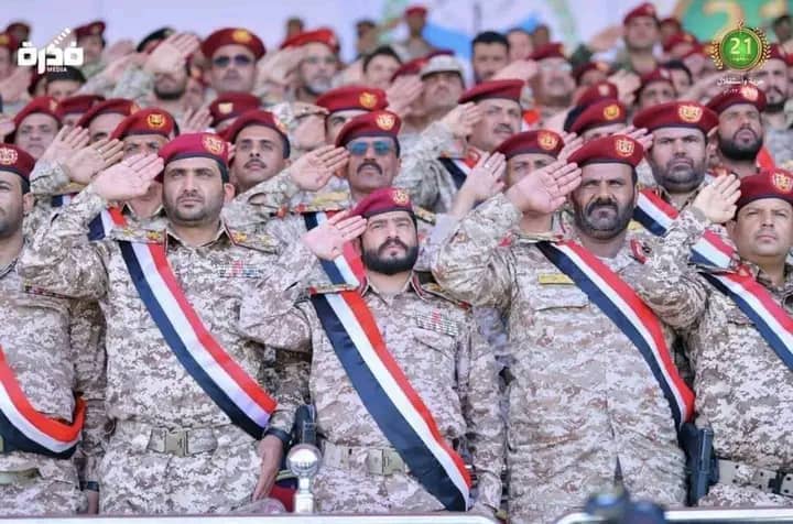 هنا الجمهورية اليمنية  وهنا الثووورة والسيادة والاستقلال

رجال الرجال بوشاح العلم الوطني