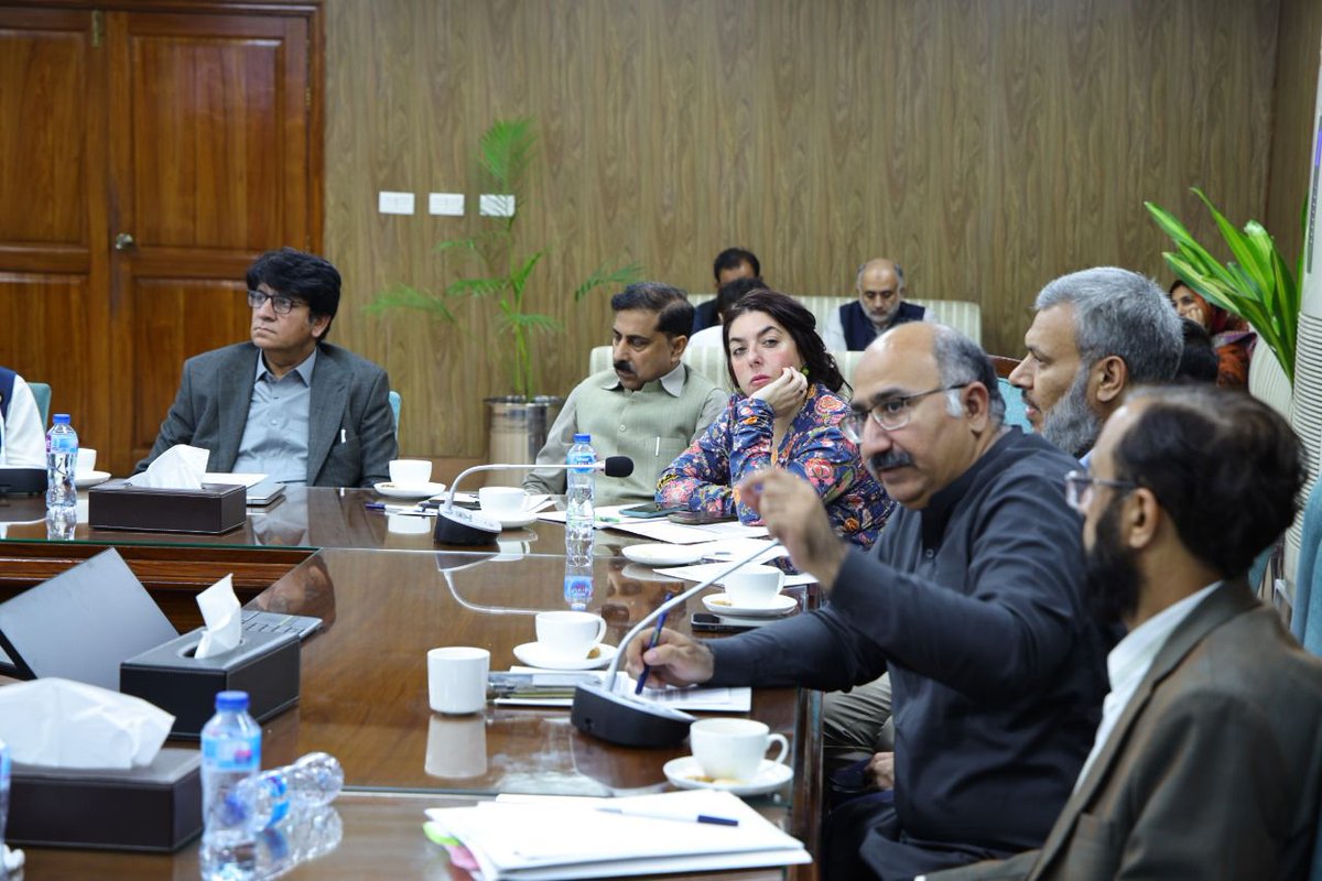 EduMinistryPK's tweet photo. Under MoFEPT’s leadership, a consultative workshop at AIOU reviewed & finalized the National Action Plan on #OOSC with support from JICA. Provinces aligned their strategies to ensure #EveryChildInSchool. The unified plan will be unveiled at the upcoming OOSC Conference. #MoFEPT https://t.co/0oOCTUAXz9