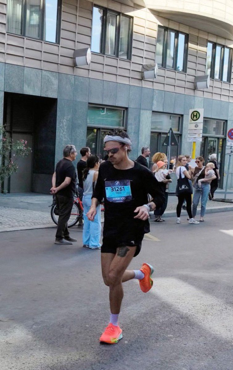 HARRY STYLES VS STED SARANDOS