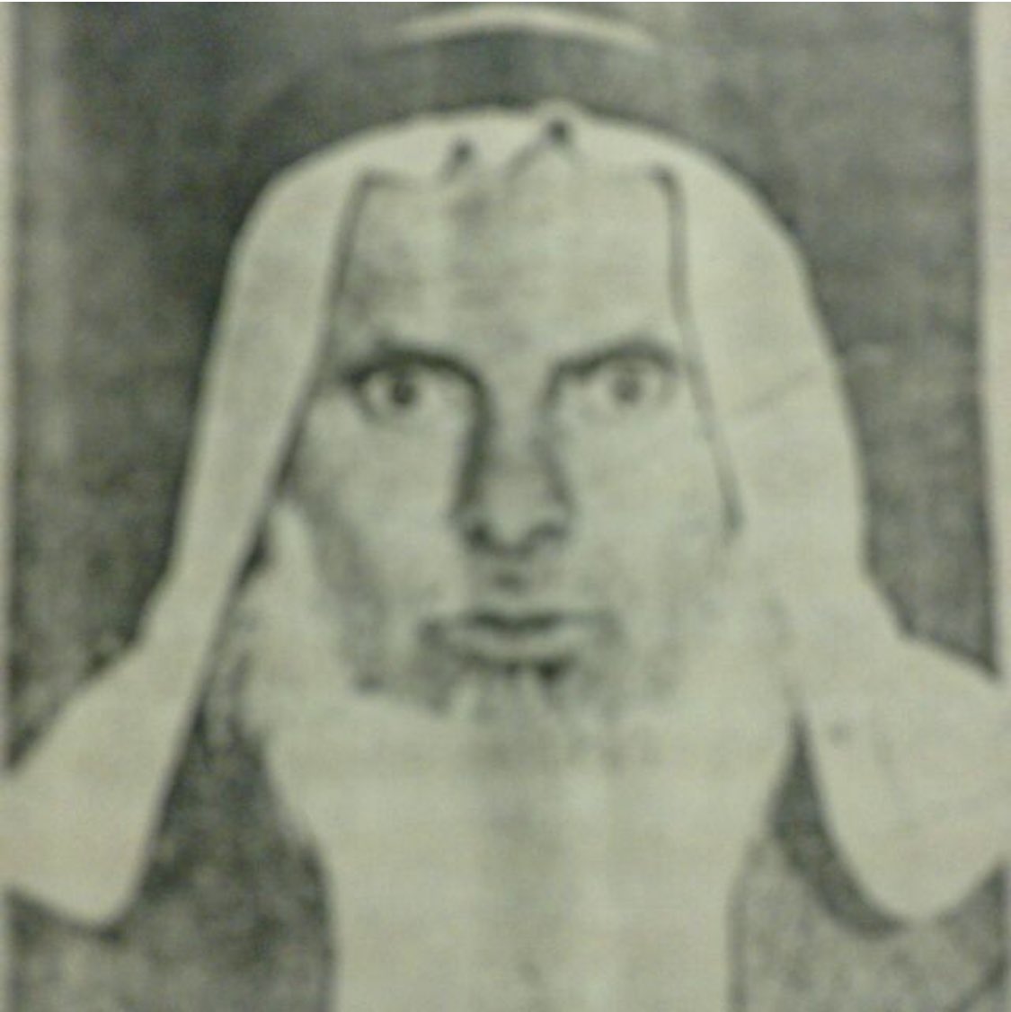 #علي_بن_الشعشوع
هو علي بن عبدالله الحسيني الشهري ، ولد عام ١٣٢٠ هـ ، والتحق بالعسكرية في عهد الملك عبدالعزيز عام ١٣٦٥ ، وعندما هبت الجيوش العربية لحرب فلسطين عام ١٣٦٧ ، كان من ضمن المشاركين من الجيش السعودي ، تقاعد من الطائف عام ١٣٩٦ ، وتوفي ١٤٠٢ رحمه الله .