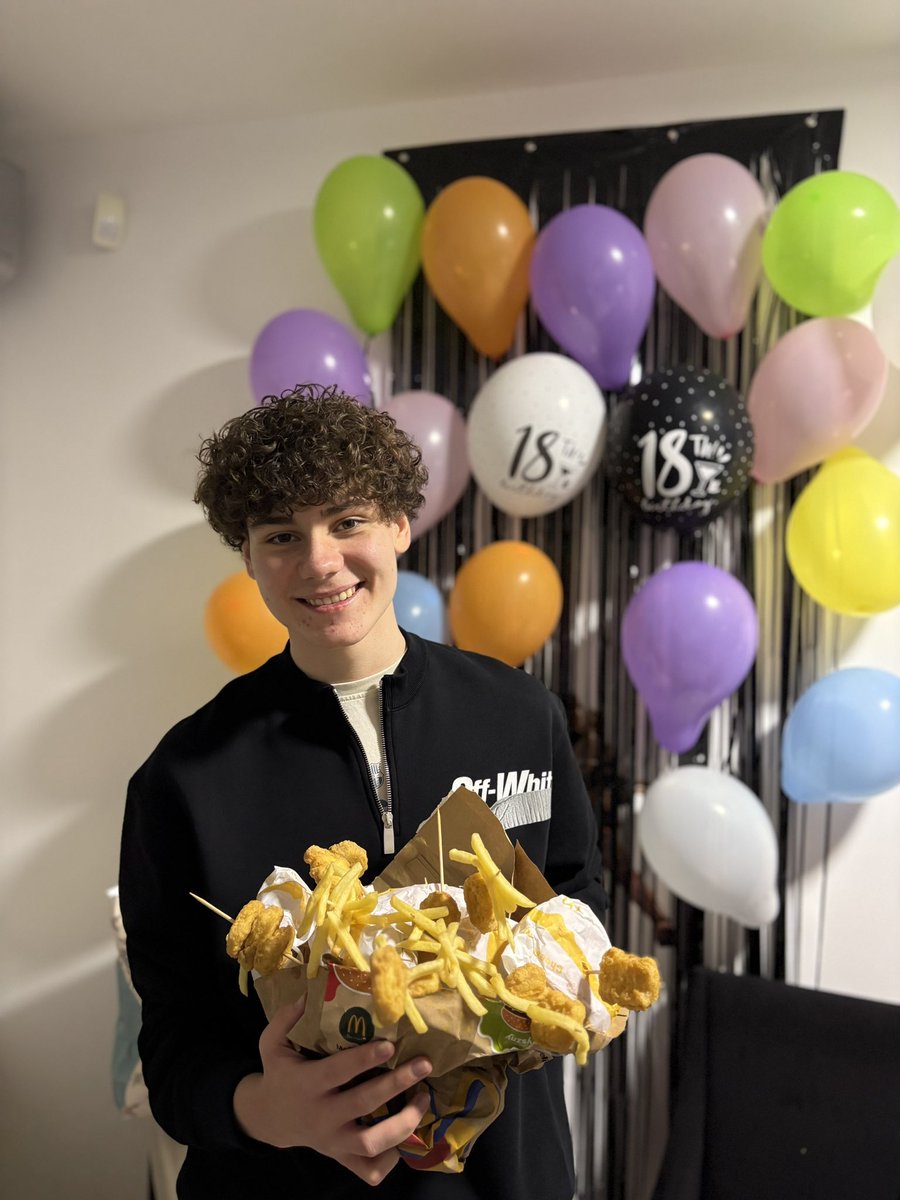 tnl_cs2's tweet image. Happy Birthday! @dawy_cs 🎉🔞

Wishing you endless McDonald’s supplies 🍔, deadly accurate frags 🎯, and friends always by your side — ready to lend a shoulder (and share a beer 🍺).