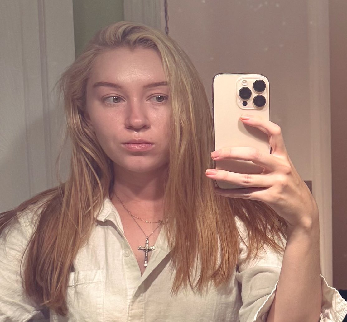 hollowearthterf's tweet image. When I went away to college I accidentally stopped eating because I no longer had a set lunch time at school or my mom telling me it was time to eat dinner and by the following year I was a deranged conservative talking about trad wife nonsense. 

Maybe you’re not a right wing…