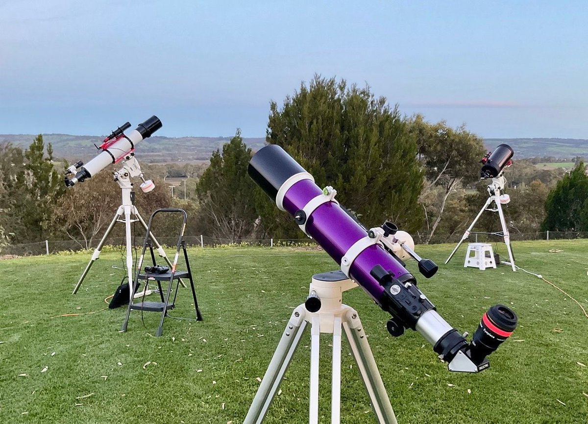 21 Sept: New Moon at 19:53 UT (now). Start of lunation 1271.

🌟 The next few days are a great time for evening stargazing. Download The Evening Sky Map (PDF) at skymaps.com/tesm/ and enjoy exploring the Universe with your eyes, binoculars or a telescope! 🔭
#stargazing