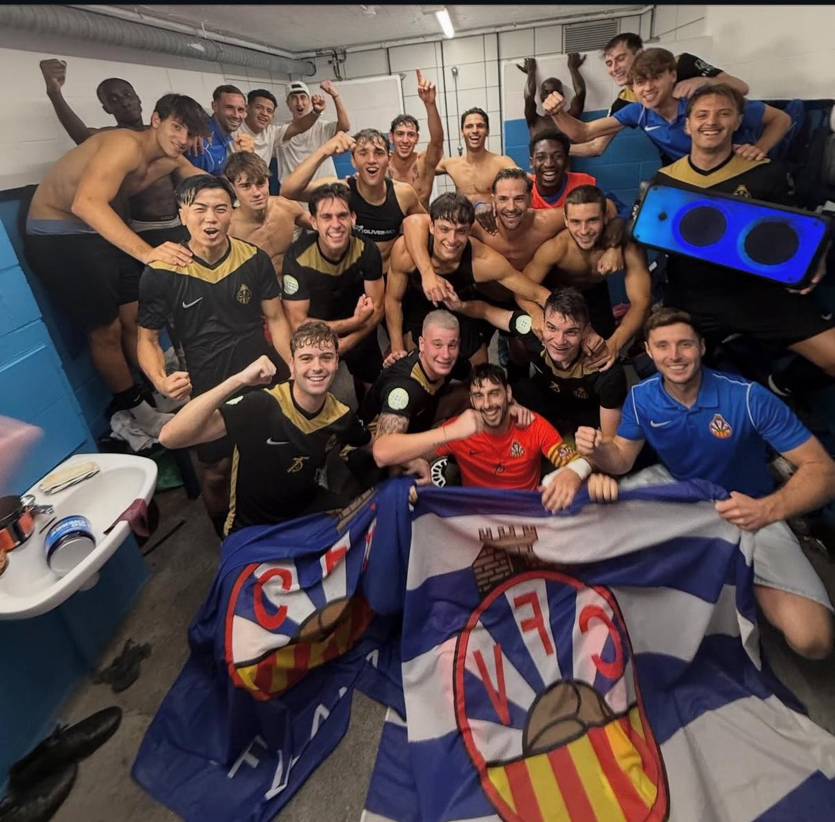cfvng's tweet photo. La primera de moltes! Primer +3 🔐

Gràcies a tota l’afició desplaçada, sou el nº12! https://t.co/YsPotpnC7i