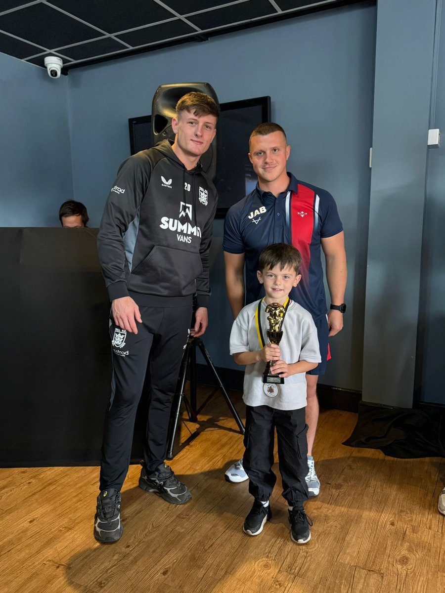 Great day at my frankies skirlaugh presentation night , we’ve got to wear the league leaders medal and the boys was buzzing 💪🏻 #UTC. 🥕