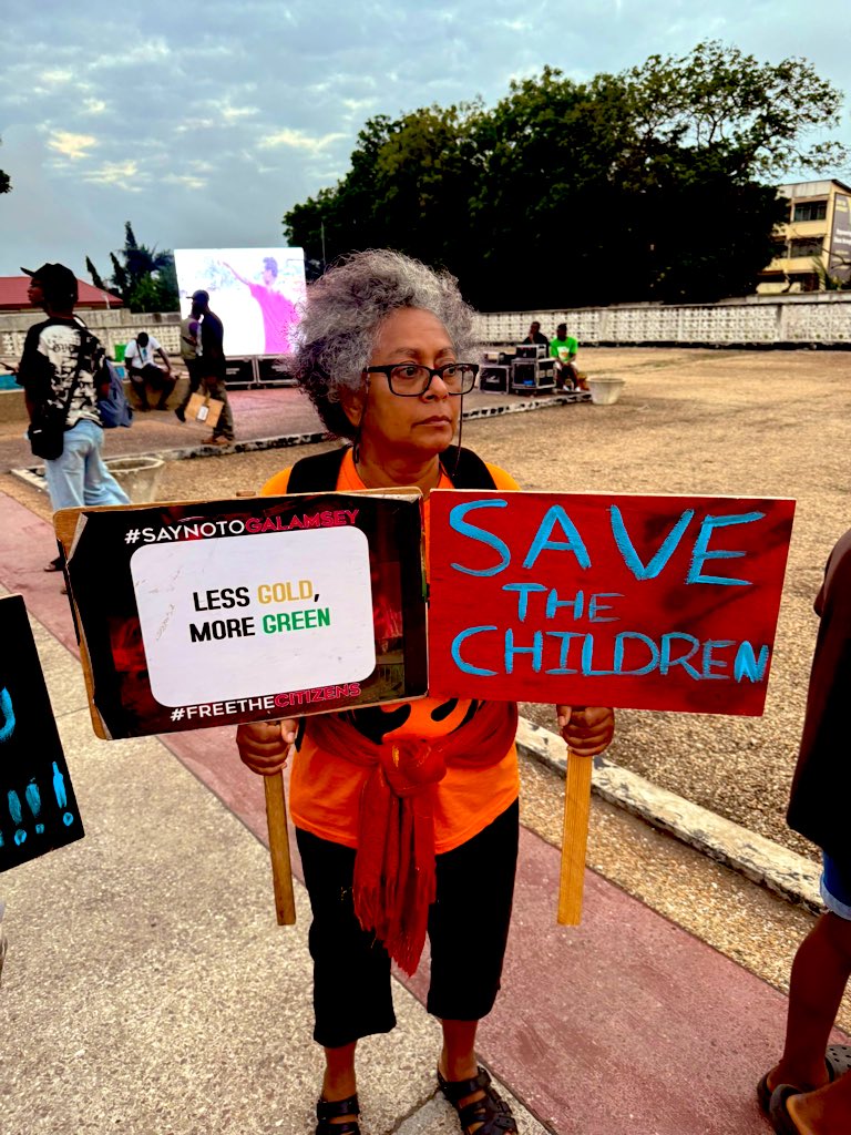 When I grow up, I hope to have just half of her resilience, and the spirit she puts into her activism. True patriot.

#StopGalamseyNow