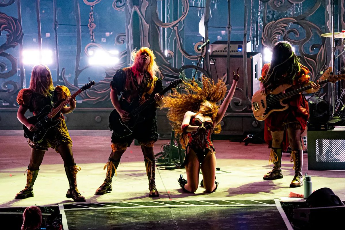 new photos of chappell roan performing at ‘visions of damsels &amp; other dangerous things’ tour forest hills night 1 last night! 

photographed by maria juliana rojas for <a href="/RollingStone/">Rolling Stone</a>